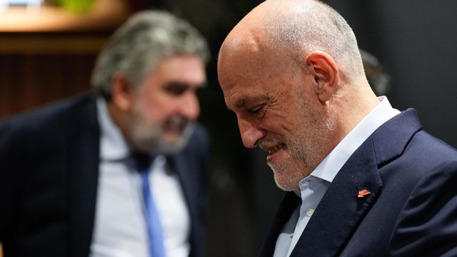 Archivo - Javier Tebas y José Manuel Rodríguez Uribes en una imagen de archivo