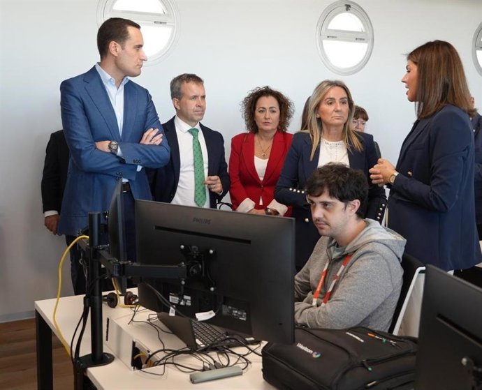 Visita de la ministra Milagros Tolón a la Fundación Innovasur