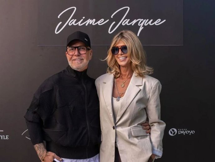 Arantxa de Benito sorprende con un 'dos piezas' perfecto para este otoño en el desfile Jaime Jarque