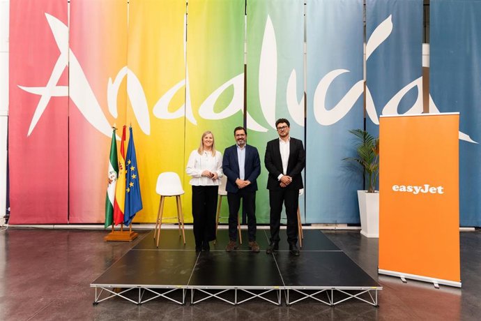 Javier Mateos de Porras, director general de promoción turística de la Junta de Andalucía, y Javier Gándara, director general de easyJet para el sur de Europa y director global de Políticas Públicas