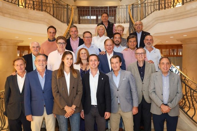 Galmés comparte temas de actualidad e inversiones que se están haciendo en Mallorca con socios del Club Rotary