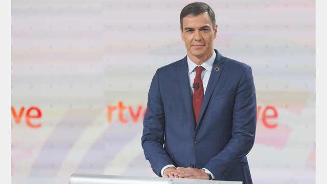 Archivo - El presidente del Gobierno y candidato a la reelección por el PSOE, Pedro Sánchez, antes del debate electoral organizado por RTVE bajo el título ‘23J el debate final’, en el Estudio 6 de Prado del Rey, a 19 de julio de 2023, en Madrid (España).