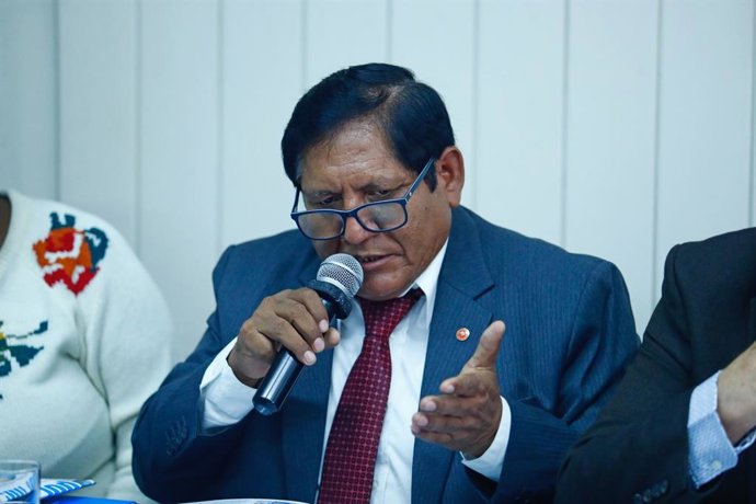 Perú.- Facultades delegadas: Habría que dejar de lado intereses personales, dice senador de Obras