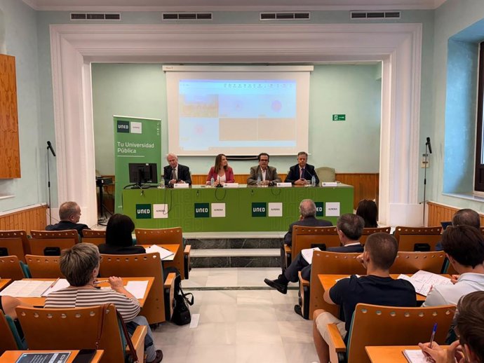 Una de las sesiones del XXVII Simposio Internacional de Actualización en Derecho Administrativo y VI de Ciencias Jurídicas, celebrado en la UNED de Almería.