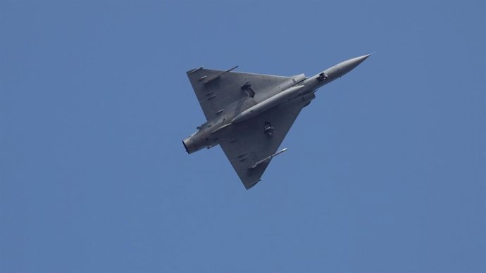 Archivo - July 20, 2015 - Lima, Lima, Peru - Dassault Mirage 2000 of the Peruvian Air Force, flies over the coast, as part of the maneuvers for national holidays.