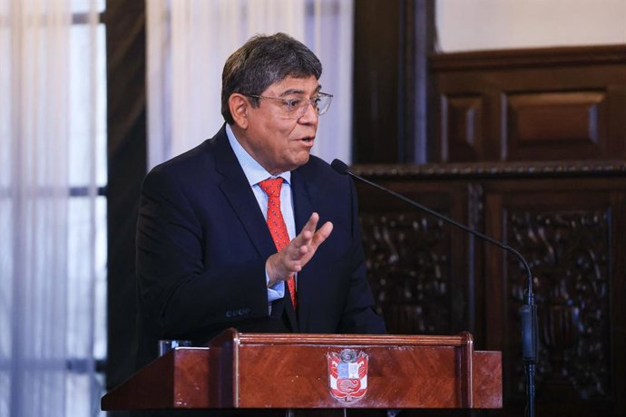 Perú.- MEF: Economía mundial enfrenta riesgos, pero Perú tiene espacio fiscal para afrontarlos