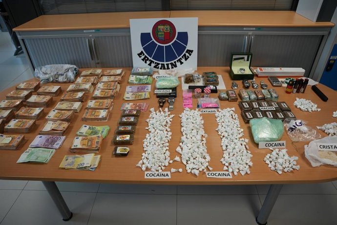 Material incautado en una operación antidroga en Bizkaia