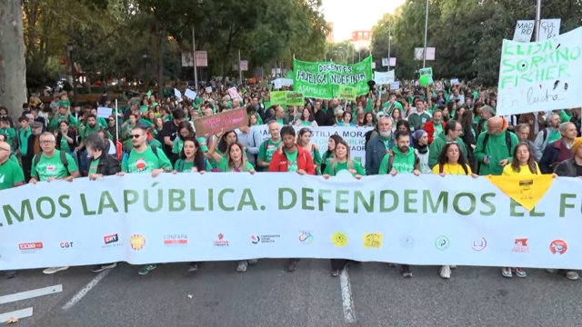 Profesores marchan en Madrid para exigir "una negociación" a la consejera de Edu