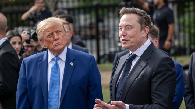 Archivo - El empresario Elon Musk interviene durante un encuentro informal con el presidente de Estados Unidos, Donald Trump, junto a varios ejecutivos del sector tecnológico en la Casa Blanca.