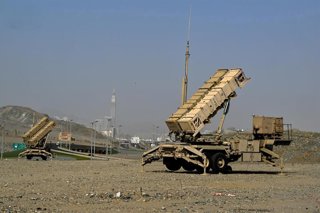 Archivo - May 25, 2026, Mecca, Mecca, Saudi Arabia: Saudi air defense forces enhance their readiness to protect the airspace over the holy sites in Mecca, Saudi Arabia, on May 26, 2026, ahead of the annual Hajj pilgrimage. More than 1.5 million Muslims be