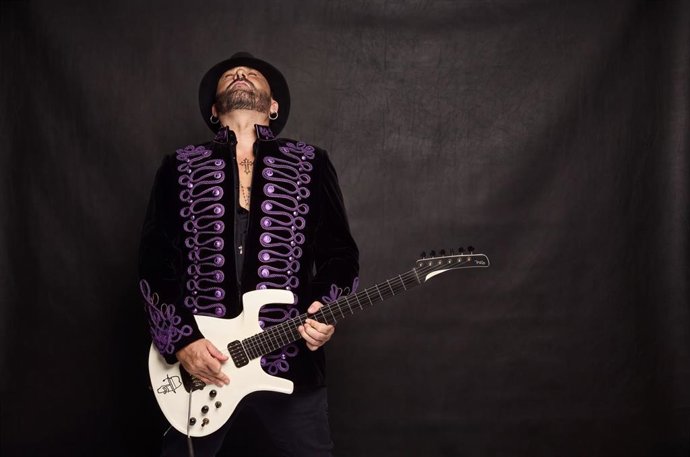 Archivo - El cantante presenta su decimoquinto álbum de estudio avalado por el éxito de su gira 2027 'Lo que guardas te hace volver 30', que supera los 180.000 seguidores confirmados