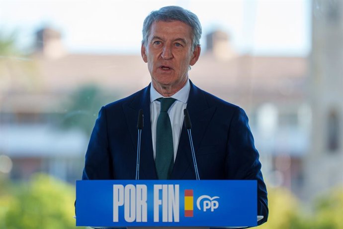 El presidente del PP, Alberto Núñez Feijóo, interviene en el acto público de precampaña sobre vivienda celebrado en Sevilla. A 21 de octubre de 2026 en Sevilla, Andalucía (España). El presidente del PP, Alberto Núñez Feijóo, y el presidente del PP-A y de 