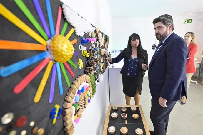 Archivo - El presidente de la Región de Murcia, Fernando López Miras, visita el nuevo centro residencial que la asociación Aufren ha inaugurado en la pedanía murciana de Guadalupe
