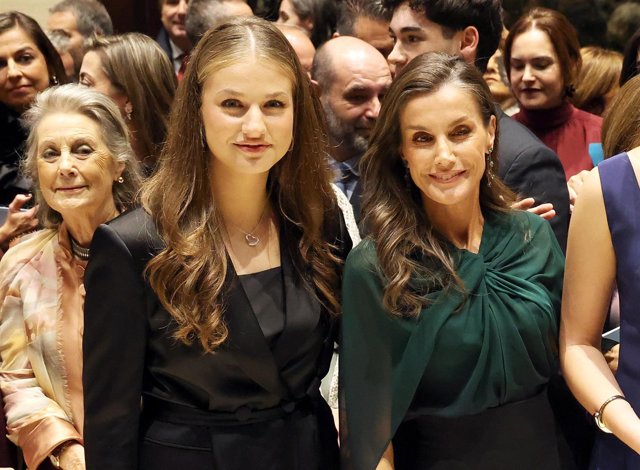 La Princesa Leonor y la Reina Letizia en el concierto previo a los Premios Princesa de Asturias