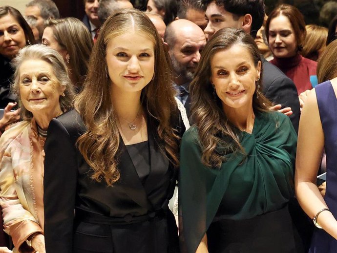 La Princesa Leonor y la Reina Letizia en el concierto previo a los Premios Princesa de Asturias
