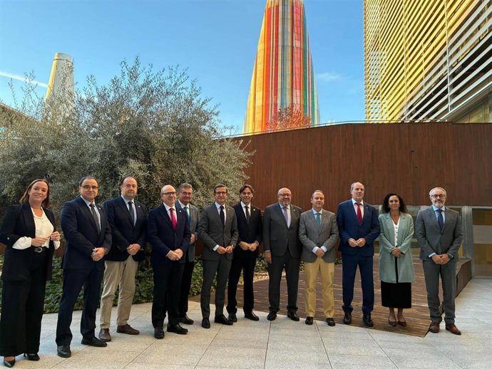 El consejero Jorge Paradela ha mantenido una reunión con los rectores de las universidades andaluzas.