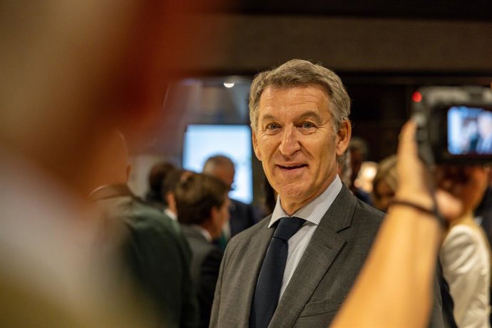 O presidente do Partido Popular, Alberto Núñez Feijóo, participa do 15º aniversário do Vozpópuli, em 22 de outubro de 2026, em Madri (Espanha). O jornal digital espanhol Vozpópuli comemora seu 15º aniversário em outubro de 2026, consolidando uma década e 