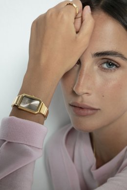 Reloj dorado Viceroy.