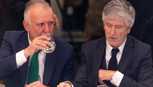 El ministro de Política Territorial y Memoria Democrática, Ángel Víctor Torres, y el ministro de Interior, Fernando Grande Marlaska, durante un desayuno informativo de Fórum Europa, a 23 de octubre de 2026, en Madrid (España).