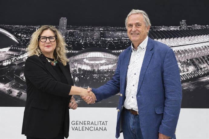 Ana Ortells, directora general de la Ciutat de les Arts i les Ciències, y Juan Fuster, delegado institucional del CSIC en la Comunitat Valenciana.