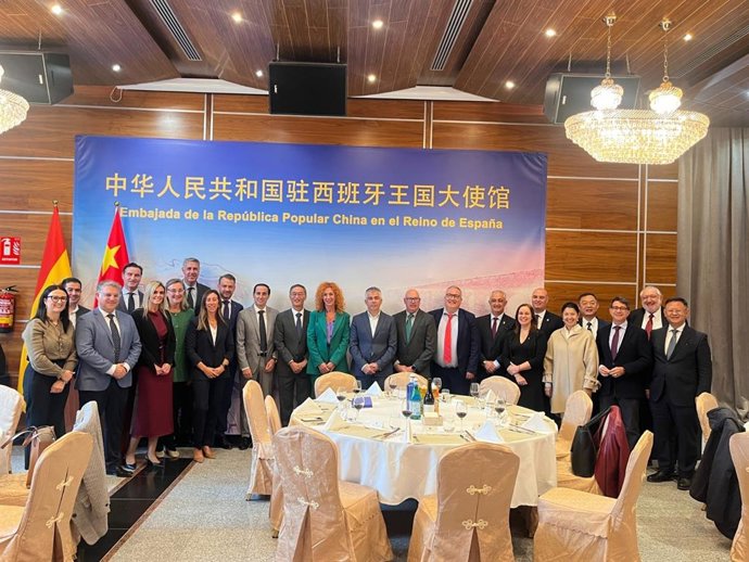 Reunión en la embajada China