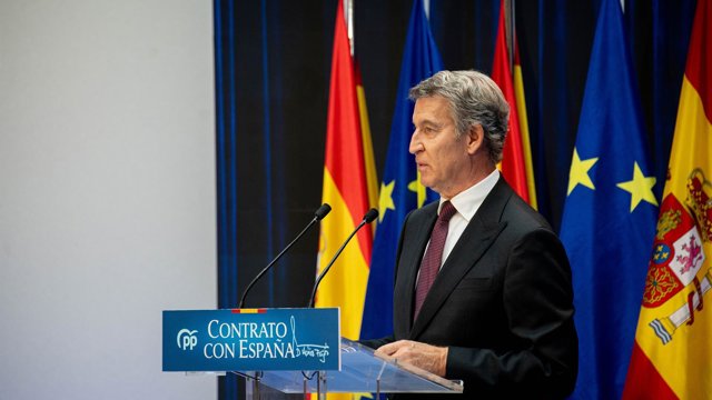 El presidente del PP, Alberto Núñez Feijóo, presenta su “Contrato con España”, en Espacio Larra, a 19 de octubre de 2026, en Madrid (España).