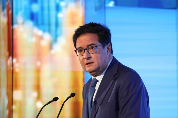 El ministro para la Transformación Digital, Óscar López, durante la tercera edición del Foro CREO, en el Hotel Westin Palace de Madrid, a 14 de octubre de 2026, en Madrid (España). El foro, que ha sido organizado por el diario Cinco Días, se celebra los d