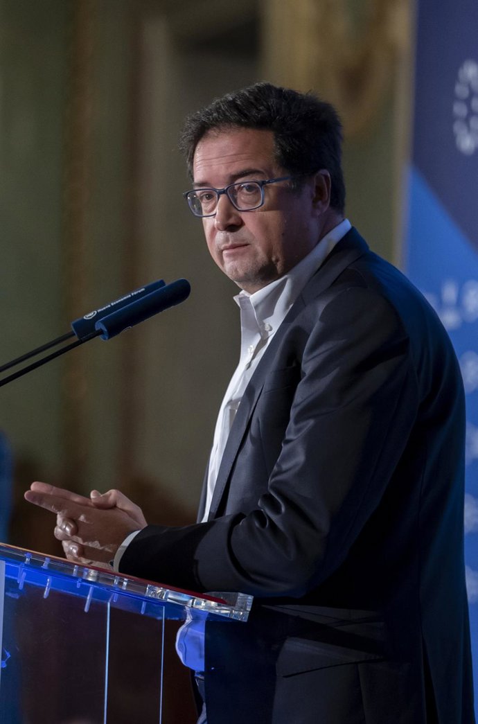 El secretario general del PSOE-M y ministro para la Transformación Digital y de la Función Pública, Óscar López, durante un desayuno informativo de Fórum Europa, en el Real Casino Gran Círculo de Madrid, a 19 de octubre de 2026, en Madrid (España).
