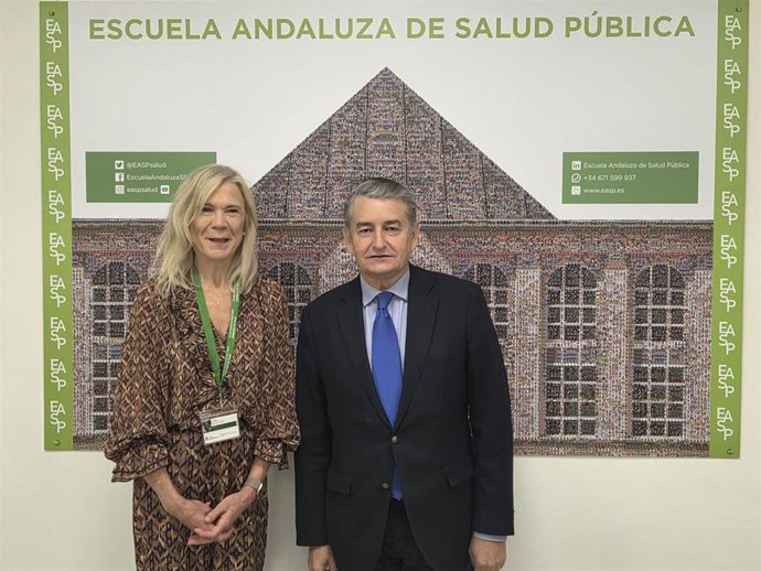 El vicepresidente primero y consejero de Presidencia, Sanidad y Emergencias, Antonio Sanz, y la nueva directora gerente de la Escuela Andaluza de Salud Pública, EASP, Pilar Navarro.