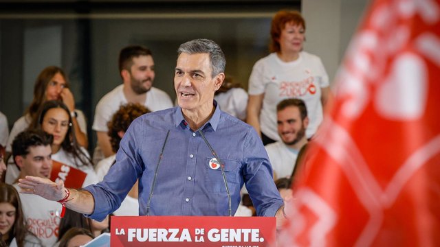 El presidente del Gobierno, Pedro Sánchez, interviene durante un acto de precampaña del PSOE, en Fórum Evolución, a 21 de octubre de 2026, en Burgos, Castilla y León (España).