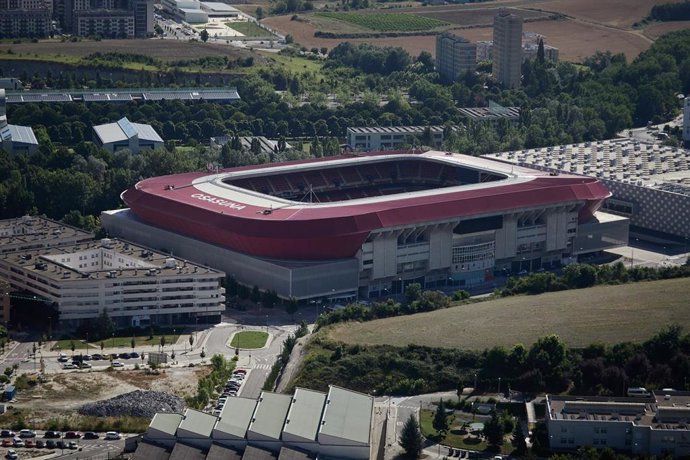 Archivo - Zona del estaddio de El Sadar en Pamplona, donde se pone en marcha el nuevo sector 11 de estacionamiento regulado.