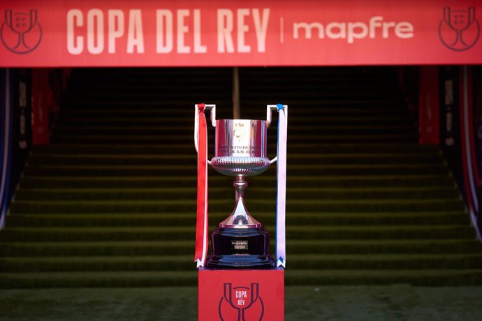 Archivo - Mapfre prevé seguir dando el nombre a la Copa del Rey de fútbol hasta "al menos" 2030.
