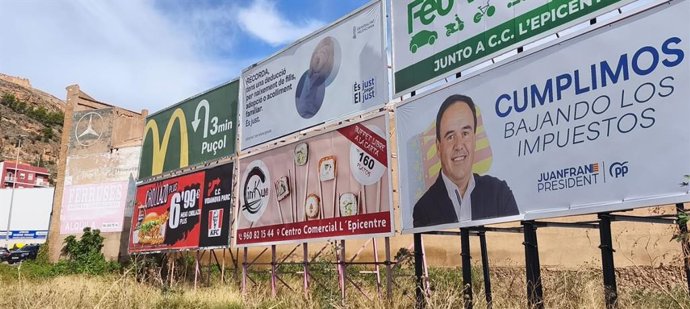 Las vallas que suscitaron la queja ahora archivada. 