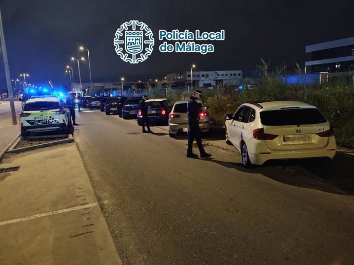 Actuación de la Policía Local de Málaga durante una concentración no permitida de vehículos.