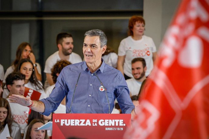 El presidente del Gobierno, Pedro Sánchez, interviene durante un acto de precampaña del PSOE, en Fórum Evolución, a 21 de octubre de 2026, en Burgos, Castilla y León (España).