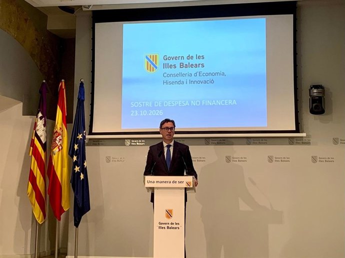 Rl portavoz del Ejecutivo, Antoni Costa, en la rueda de prensa posterior al Consell de Govern en el que se ha aprobado el techo de gasto