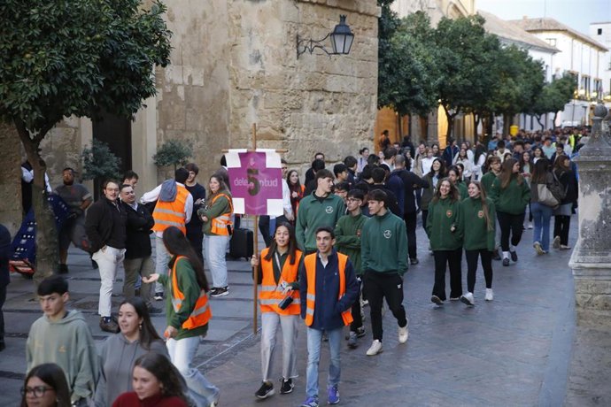 Un millar de cordobeses integran la XXXI Peregrinación Diocesana de Jóvenes a Guadalupe, que ha partido este viernes desde la Catedral.