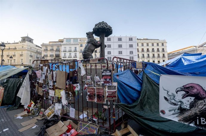 Acampada por la vivienda, en la Puerta del Sol, a 21 de octubre de 2026, en Madrid (España). 
