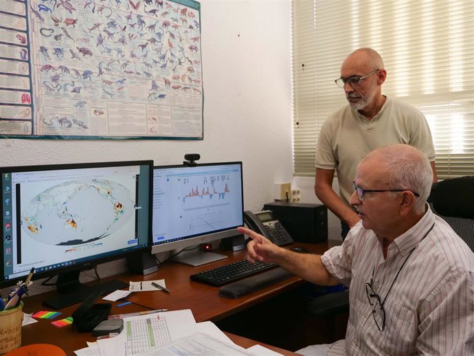 Investigadores de la UMA trabajan en un estudio para anticipar el aumento de riesgo de brotes de ébola.
