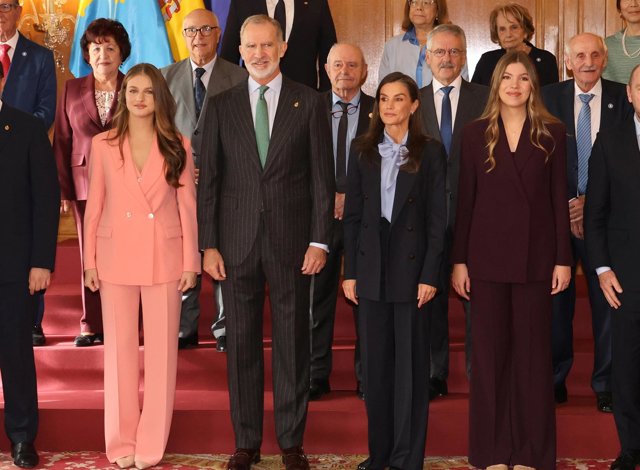 La Familia Real durante las audiencias en el Hotel Reconquista este viernes