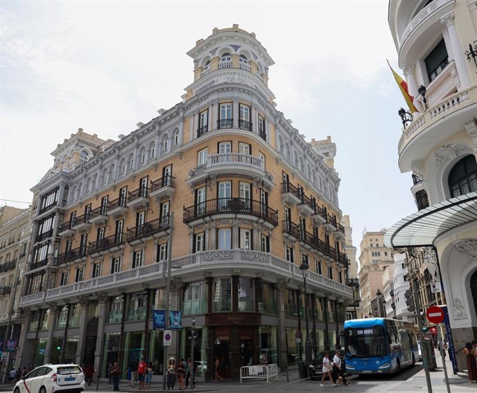 Archivo - Fachada exterior del Hotel Iberostar Las Letras Gran Via