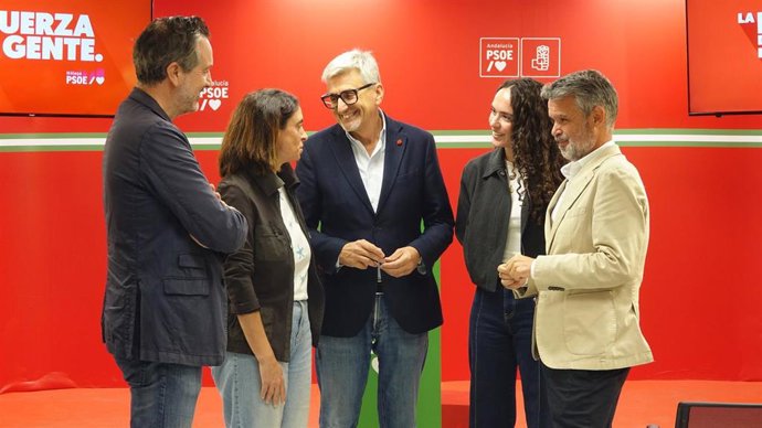 El secretario general del PSOE de Málaga, Josele Aguilar, en la sede del partido.