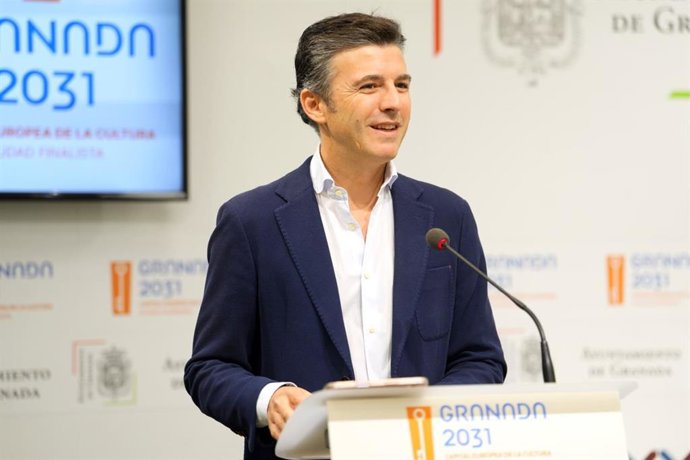 El concejal portavoz del equipo de gobierno del Ayuntamiento de Granada, Jorge Saavedra, en rueda de prensa tras la Junta de Gobierno Local.