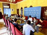 Foto: Ayuntamiento de Huelva, hosteleros y vecinos evalúan la ordenanza de veladores