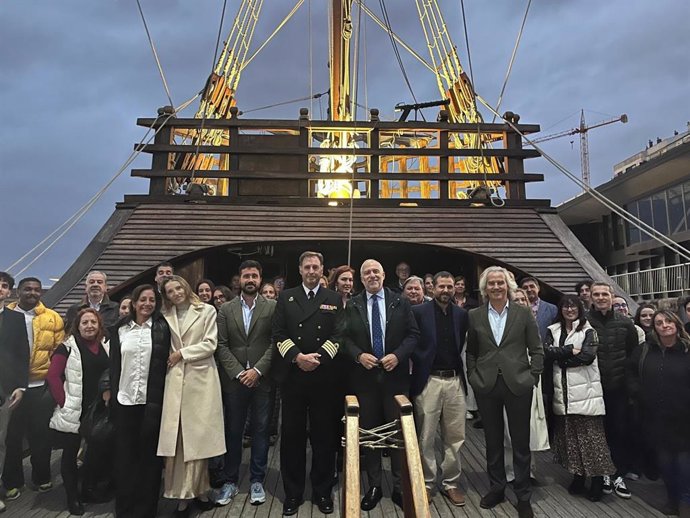 La réplica histórica de la Nao Santa María muestra la provincia de Huelva en Vigo.