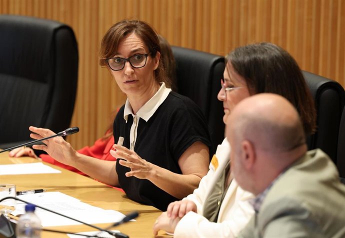 Mónica García señala que el negacionismo es "una herramienta política" y "de desestabilización democrática"