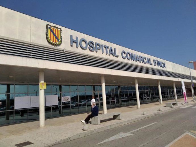 Archivo - Entrada al Hospital Comarcal de Inca.