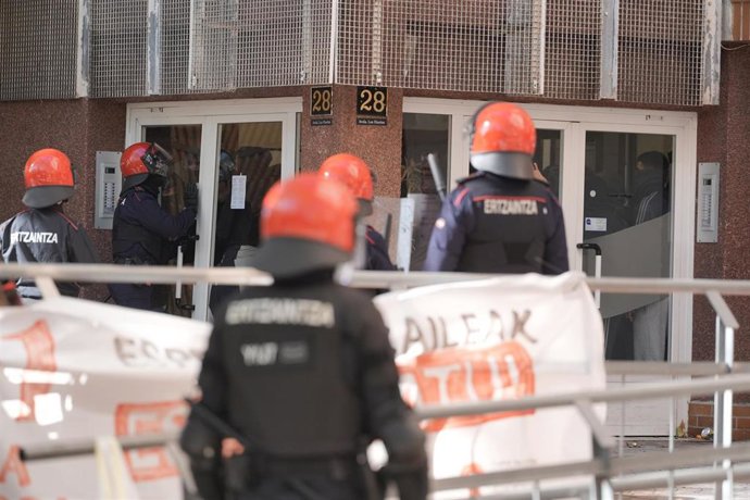 Operativo durante un desahucio en Vitoria-Gasteiz