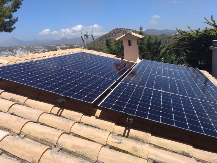 Archivo - Placas solares.