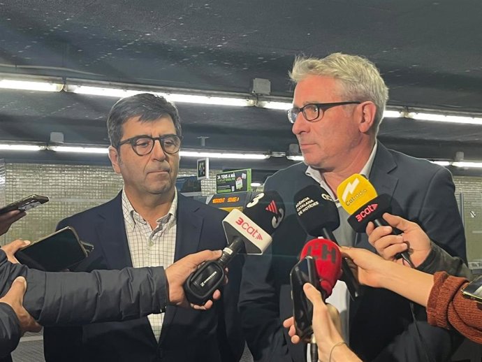 El director de FGC Operadora, Oriol Juncadella, y el portavoz de Adif, Antonio Carmona, en declaraciones a medios de comunicación este viernes